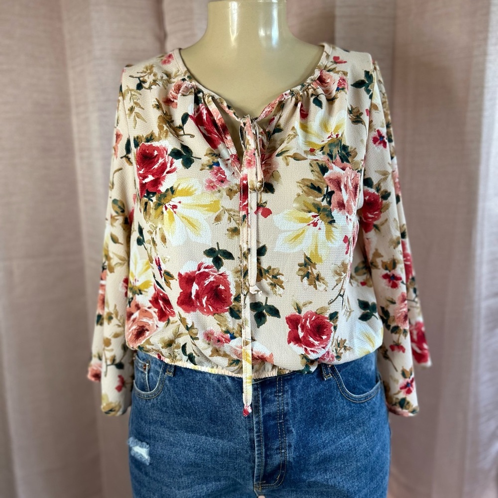 Sadie & Sage Floral Top Size Large